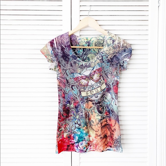 Hot Tees V-Neck Butterfly Print Tee NWOT - Picture 1 of 5